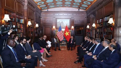 Tổng Bí thư, Chủ tịch nước Tô Lâm tiếp Hạ nghị sỹ Gregory Meeks, thành viên cao cấp Ủy ban Đối ngoại, Ủy ban Dịch vụ tài chính Hạ viện cùng một số Hạ nghị sỹ khác của Hoa Kỳ. (Ảnh: Thống Nhất/TTXVN)