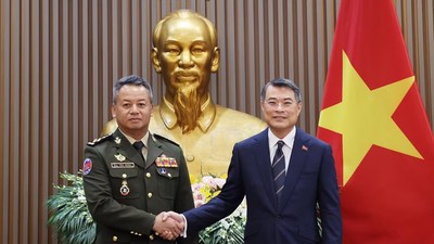 Thủ tướng Lê Minh Hưng tiếp Đại tướng Tea Seiha, Phó Thủ tướng, Bộ trưởng Bộ Quốc phòng Campuchia. (Ảnh: Lâm Khánh/TTXVN)