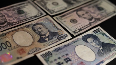 Biến động trên thị trường tiền tệ tăng vọt