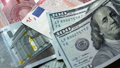 Đồng đô la lên mức cao nhất trong 17 tháng
