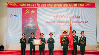 MB đón nhận Huân chương Lao động Hạng Ba