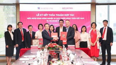 Tham dự buổi lễ có sự hiện diện của Ban Lãnh đạo cấp cao hai đơn vị. Về phía Agribank có Phó Tổng Giám đốc Đoàn Ngọc Lưu cùng lãnh đạo các đơn vị liên quan tại Trụ sở chính. Về phía Helvetas Vietnam có ông Phạm Văn Lương - Giám đốc Quốc gia Helvetas Vietnam cùng các chuyên gia, cán bộ của tổ chức.