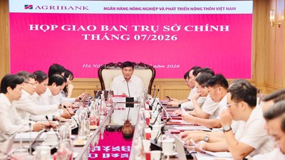 Tổng Giám đốc Agribank Phạm Toàn Vượng điều hành cuộc họp