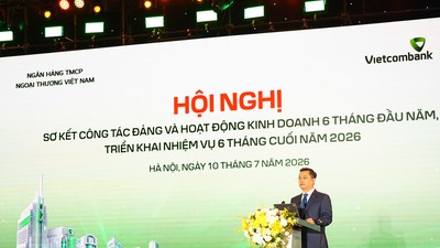 Ông Nguyễn Thanh Tùng, Đại biểu Quốc hội khóa XVI, Bí thư Đảng ủy, Chủ tịch HĐQT Vietcombank phát biểu khai mạc hội nghị 