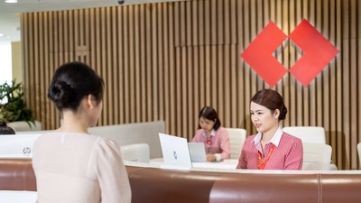 Fitch nâng xếp hạng tín nhiệm Techcombank (TCB) lên BB