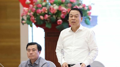 Thứ trưởng Bộ Tài chính Nguyễn Đức Chi trả lời báo chí tại Họp báo Chính phủ chiều 3/6 (Ảnh: M.Minh)