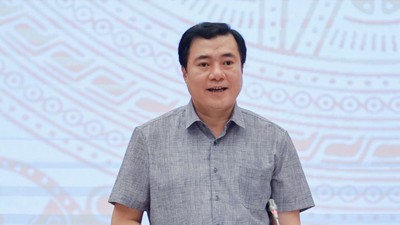 Thứ trưởng Bộ Công Thương Nguyễn Sinh Nhật Tân nói về giám sát chất lượng xăng E10 tại Họp báo Chính phủ chiều 3/6 (Ảnh: M.M)