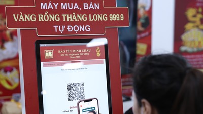 Mua vàng bằng máy "ATM" trước ngày Vía Thần tài