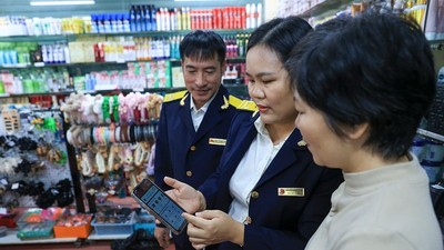 Điểm nhấn lớn của năm là Chiến dịch “60 ngày cao điểm chuyển đổi mô hình từ thuế khoán sang kê khai đối với hộ kinh doanh”. Ảnh: Đức Thanh.