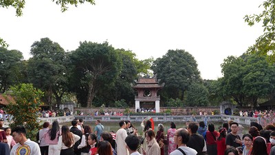 Văn Miếu Quốc Tử Giám đón gần 23.000 lượt khách trong 4 ngày nghỉ Tết Dương lịch 2026.