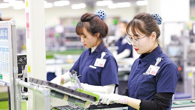 Việt Nam giữ vững vị thế trong thu hút FDI, nhất là các lĩnh vực công nghệ cao. Trong ảnh: Sản xuất tại Samsung Việt Nam. Ảnh: Đức Thanh 