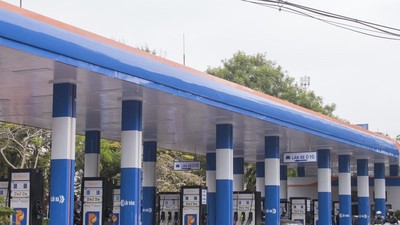 Số lượng thương nhân phân phối xăng dầu từ năm 2026 giảm do một số thương nhân chủ động rời thị trường. 