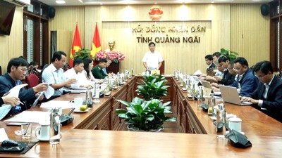 Lãnh đạo UBND tỉnh Quảng Ngãi họp về việc Quyết định công bố Danh mục khu vực, địa điểm tiếp nhận chất nạo vét trên bờ và nhận chìm chất nạo vét ở biển trên địa bàn tỉnh vào ngày 7/1. 