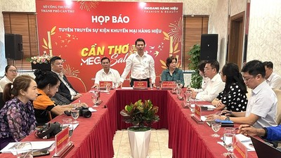 Giám đốc Sở Công thương TP. Cần Thơ Hà Vũ Sơn phát biểu tại buổi họp báo giới thiệu sự kiện Khuyến mại hàng hiệu Cần Thơ Mega Sale 2026.