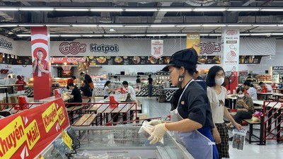 Cùng với thị trường truyền thống, doanh nghiệp bán lẻ đang mở rộng kênh trực tuyến, giao theo lịch và đóng gói theo combo để phục vụ nhóm khách hàng trẻ tuổi, bận rộn.