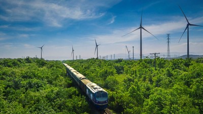 Tuyến đường sắt Hà Nội - TP.HCM qua địa bàn tỉnh Phú Yên cũ. 