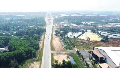 Đường sắt đô thị Đà Nẵng được triển khai sẽ mở ra hành lang phát triển lớn, trong đó có khu đô thị, logistics. Trong ảnh: Khu kinh tế mở Chu Lai - khu vực dự kiến đường sắt đô thị Đà Nẵng đi qua (Ảnh: P.V) 