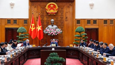 Thủ tướng Chính phủ Phạm Minh Chính chủ trì cuộc họp của Thường trực Chính phủ và Thường vụ Đảng ủy Chính phủ thông qua các dự thảo báo cáo, tờ trình cấp có thẩm quyền về các dự án điện hạt nhân - Ảnh: VGP.