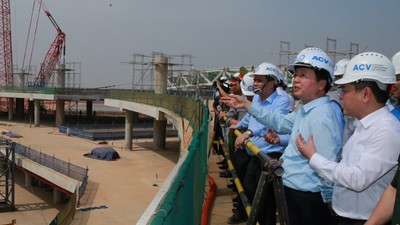 Chiều 9/1/2026, Phó Thủ tướng Trần Hồng Hà đã kiểm tra tiến độ tổng thể dự án Cảng hàng không quốc tế Long Thành, làm việc với các bộ, ngành, chủ đầu tư, nhà thầu thi công các dự án thành phần - Ảnh: VGP