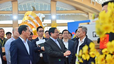 Thủ tướng dự tổng duyệt khai mạc Hội chợ mùa Xuân 2026 