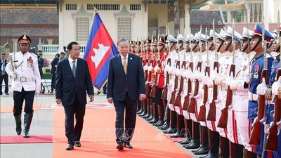Lễ đón trọng thể Tổng Bí thư Tô Lâm thăm cấp Nhà nước tới Vương quốc Campuchia 