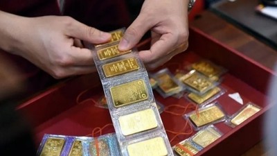 Thủ tướng chỉ đạo Ngân hàng Nhà nước khẩn trương hoàn thiện hồ sơ báo cáo Thường trực Chính phủ về việc nghiên cứu, đánh giá, xem xét đề xuất thành lập sàn/sở giao dịch vàng quốc gia, không để chậm trễ hơn nữa.