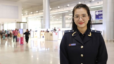 Hải quan Tân Sơn Nhất căng mình giữ nhịp xuất nhập cảnh, hàng hóa dịp Tết 