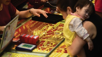 Khi không hiểu rõ các sản phẩm tài chính, dòng tiền của người dân vẫn chủ yếu tìm đến vàng, bất động sản và kênh tiết kiệm