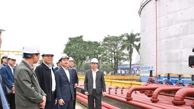 Quyền Bộ trưởng Công thương Lê Mạnh Hùng kiểm tra tình hình cung ứng xăng dầu dịp Tết Nguyên đán Bính Ngọ 2026. 