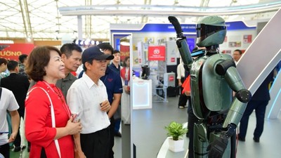 Người dân tương tác với robot AI.