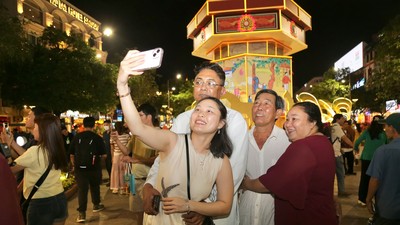 TP.HCM khai mạc Đường hoa Nguyễn Huệ 2026: Điểm nhấn văn hóa, du lịch đầu năm 