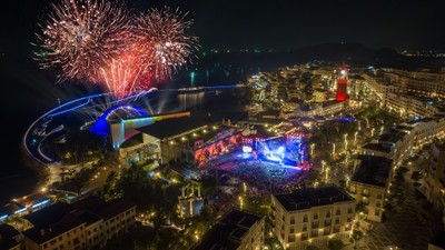 Các hoạt động vui chơi, giải trí về đêm tại Nam Phú Quốc được ví như “thỏi nam châm” hút khách tới đảo Ngọc. Ảnh: Ánh Dương.