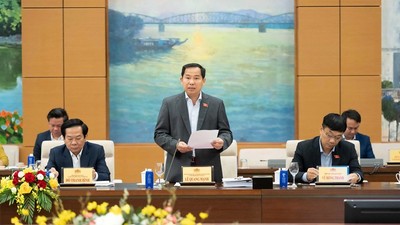 Tổng Thư ký Quốc hội, Chủ nhiệm Văn phòng Quốc hội, Chánh Văn phòng Hội đồng Bầu cử quốc gia Lê Quang Mạnh trình bày báo cáo - Ảnh: PT. 