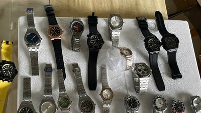 Một lô hàng đồng hồ giả nhãn hiệu bị cơ quan Hải quan phát hiện, bắt giữ.