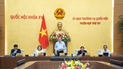 Chủ tịch Quốc hội Trần Thanh Mẫn điều hành phiên thảo luận. 