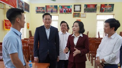 Phó Chủ tịch Quốc hội Nguyễn Thị Thanh kiểm tra công tác bầu cử tại Hưng Yên 