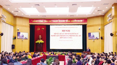 Tổng Bí thư Tô Lâm và các ứng viên Đơn vị bầu cử số 1, TP. Hà Nội tiếp xúc cử tri. Ảnh: Như Ý