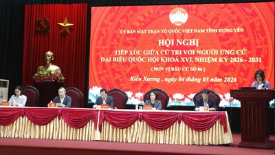 Các ứng cử viên đại biểu Quốc hội khóa XVI tại hội nghị tiếp xúc cử tri.