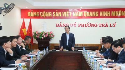 Ủy viên trung ương Đảng, Phó Bí thư Tỉnh ủy, Chủ tịch UBND tỉnh Phạm Quang Ngọc phát biểu tại buổi làm việc.