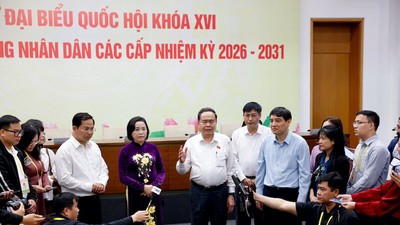 Chủ tịch Quốc hội Trần Thanh Mẫn thăm Trung tâm báo chí bầu cử - Ảnh NY.