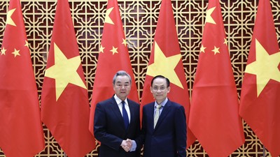 Bộ trưởng Lê Hoài Trung nhiệt liệt chào mừng Bộ trưởng Vương Nghị thăm lại Việt Nam.