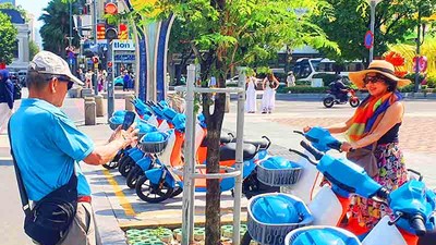 Người dân TP.HCM trải nghiệm miễn phí xe điện công cộng tại trung tâm thành phố 