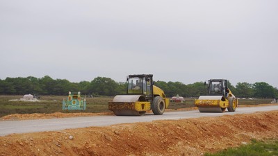 Dự án Đường ven biển kết nối hành lang kinh tế Đông - Tây giai đoạn 1 đang thi công.