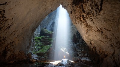 Hang Sơn Đoòng - hang động lớn nhất thế giới.