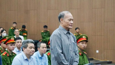 Cựu Thứ trưởng Bộ NN&PTNT (cũ) Hoàng Văn Thắng trước bục khai báo.