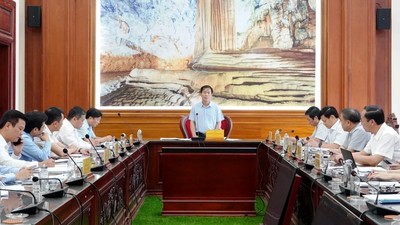 Bí thư Tỉnh ủy Quảng Trị Nguyễn Văn Phương phát biểu tại buổi làm việc.