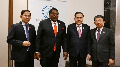 Chủ tịch Quốc hội Trần Thanh Mẫn và Tổng Thư ký IPU Martin Chungong cùng các đại biểu.