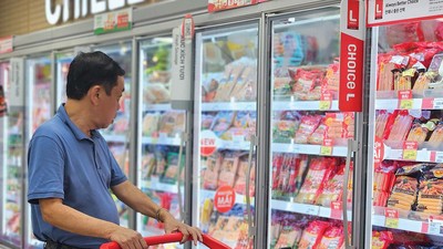 Người tiêu dùng thận trọng chi tiêu, ưu tiên giá trị. Trong khi đó, các thương hiệu bán lẻ cũng không còn mở rộng bằng mọi giá, mà chuyển sang chiến lược chọn điểm đặt cửa hàng kỹ lưỡng hơn 