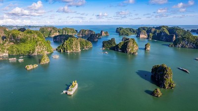 Tuyến tàu du lịch kết nối vịnh Hạ Long và vịnh Lan Hạ mở ra hành trình xuyên vùng di sản độc đáo, hấp dẫn.