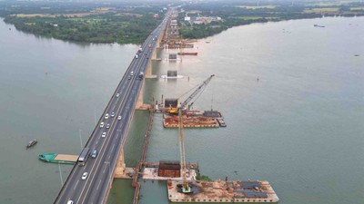 Thi công mở rộng cao tốc TP.HCM - Long Thành.